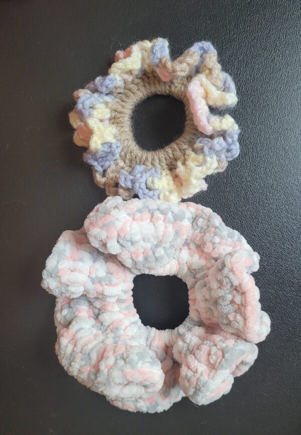 Scrunchies/pink, white, gray & pink, blue, yellow, tan