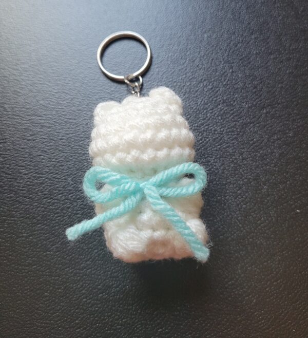 Gummy bear keychain/white