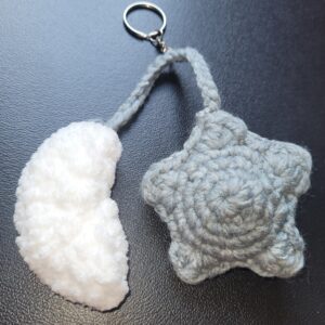 Moon & Star keychain/gray & white