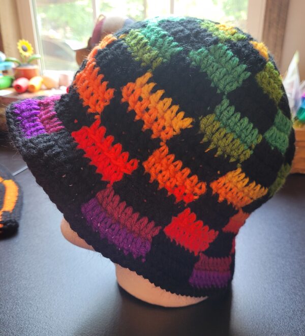 Bucket hat/rainbow plaid