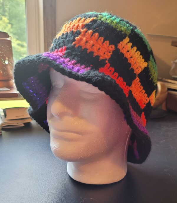 Bucket hat/rainbow plaid - Image 2